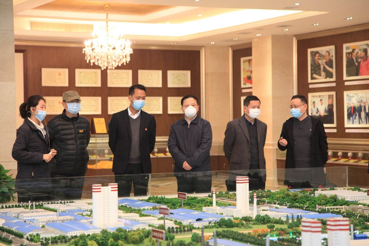 右三：省交通运输厅二级巡视员陈缅；左三：新洋丰党委书记李维峰.JPG