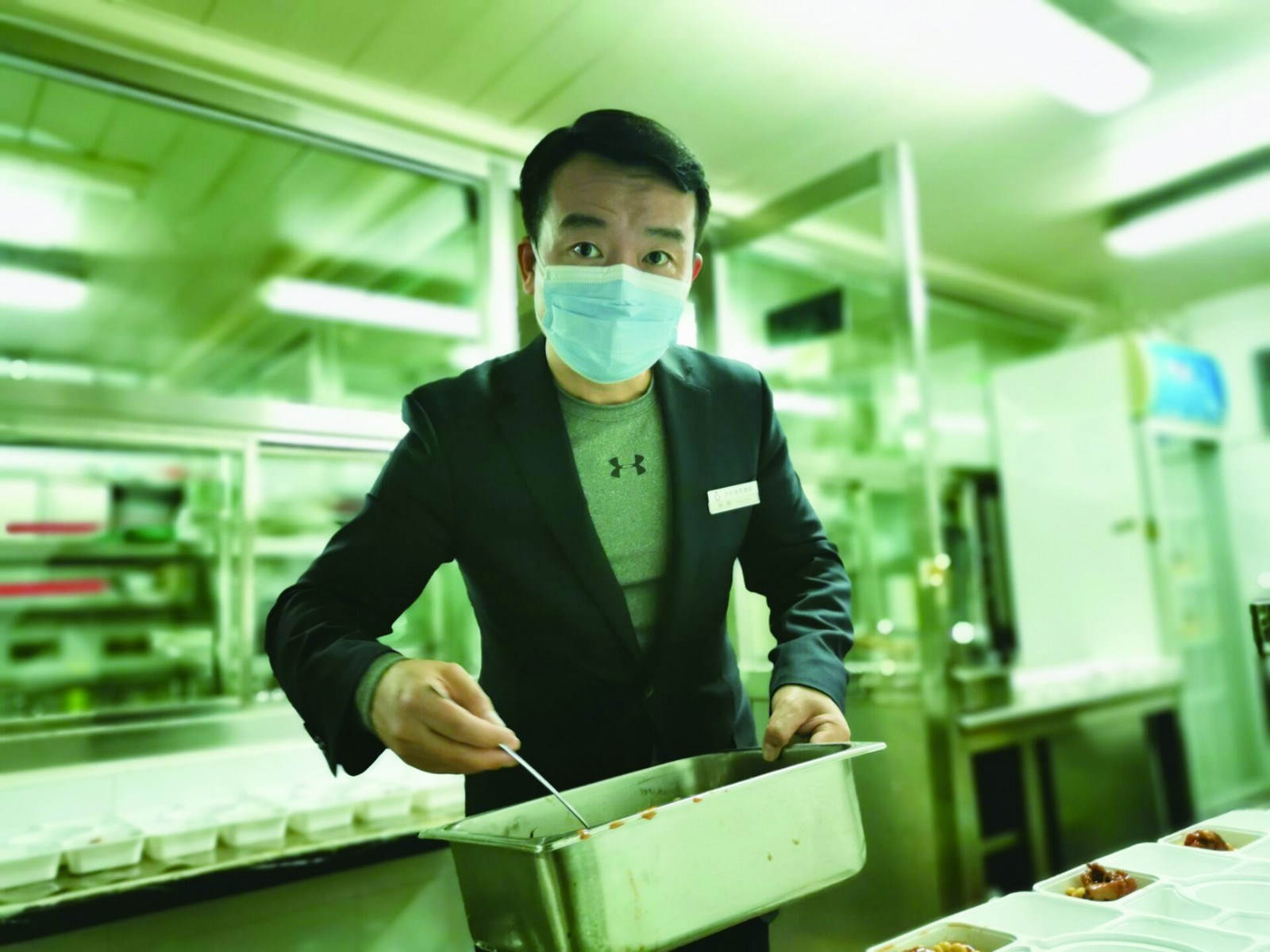 入选杨彬在帮忙分餐sssss_meitu_10.jpg