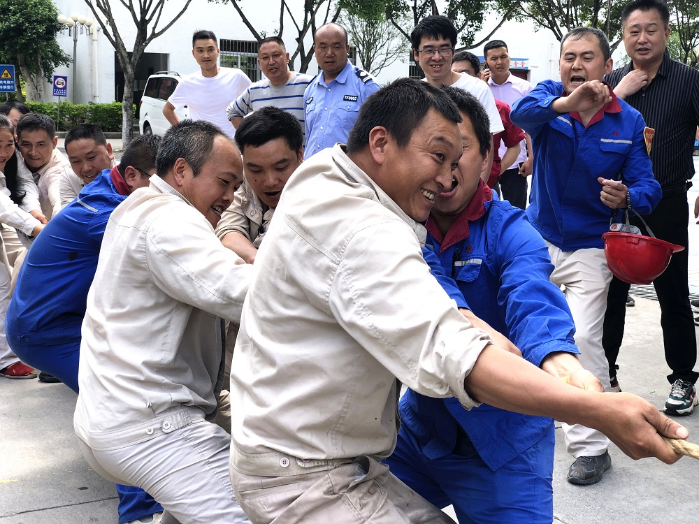 四川新洋丰拔河比赛.jpg
