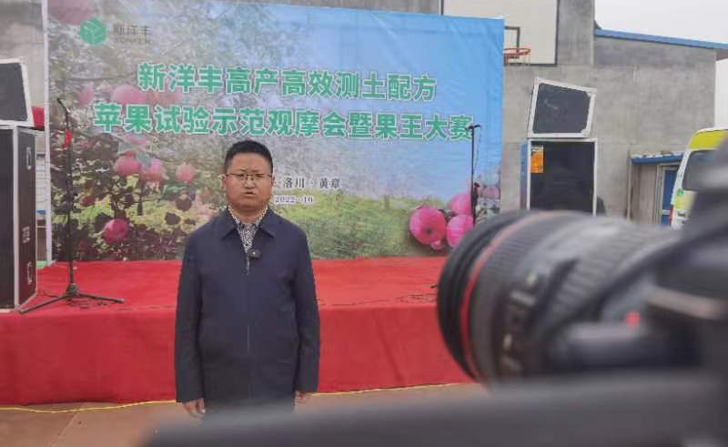 屈军涛接受采访.jpg